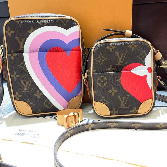 ❤️BRAND NEW LV GAME ON PANAME SET❤️ - Picture 6 of 16